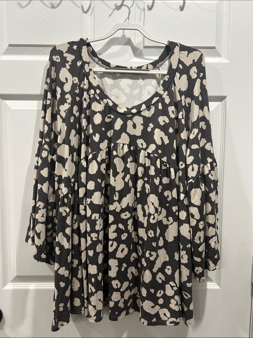 NWOT Gray and cream leopard print sweater top